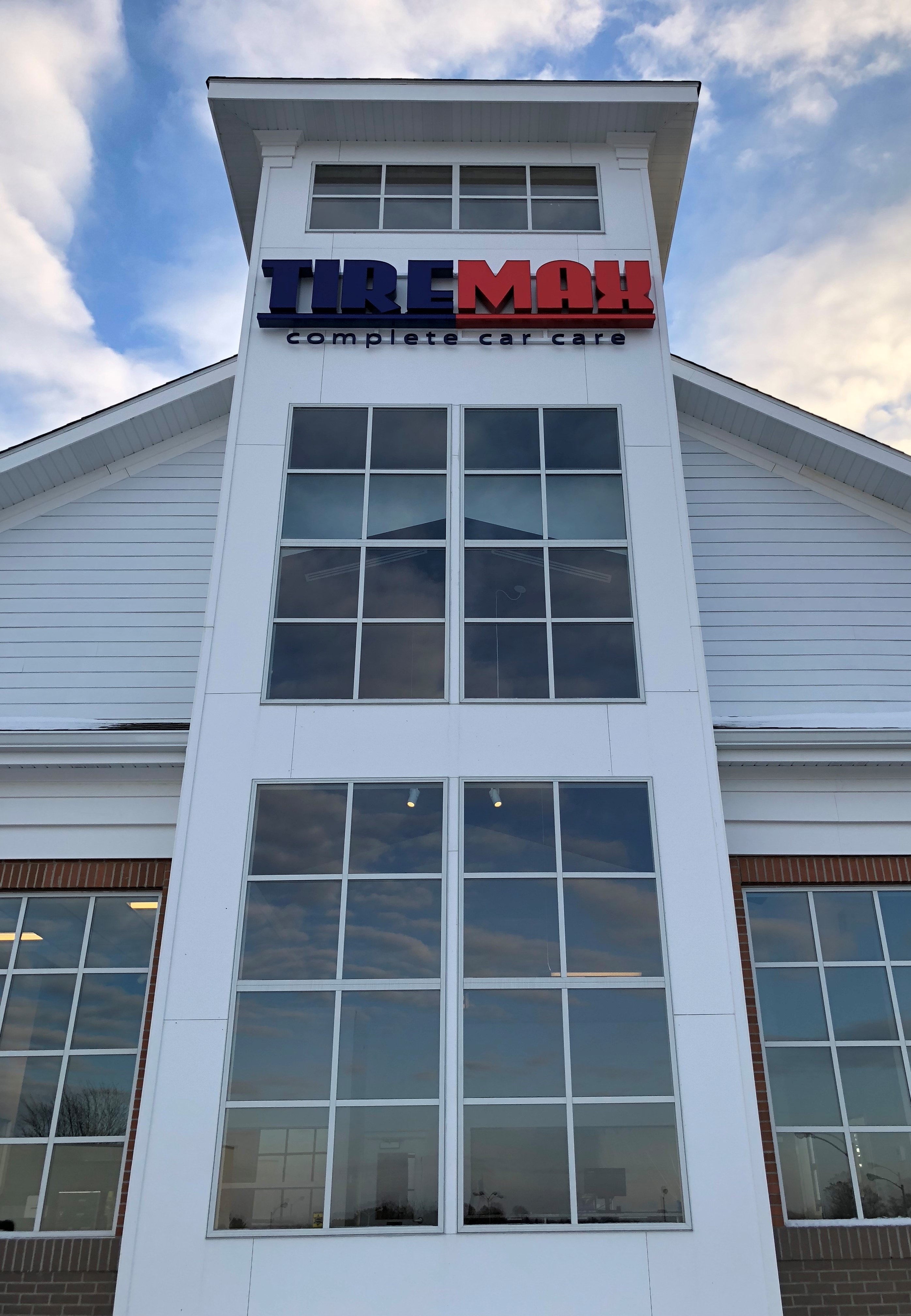 tiremax_exterior1-2.jpg